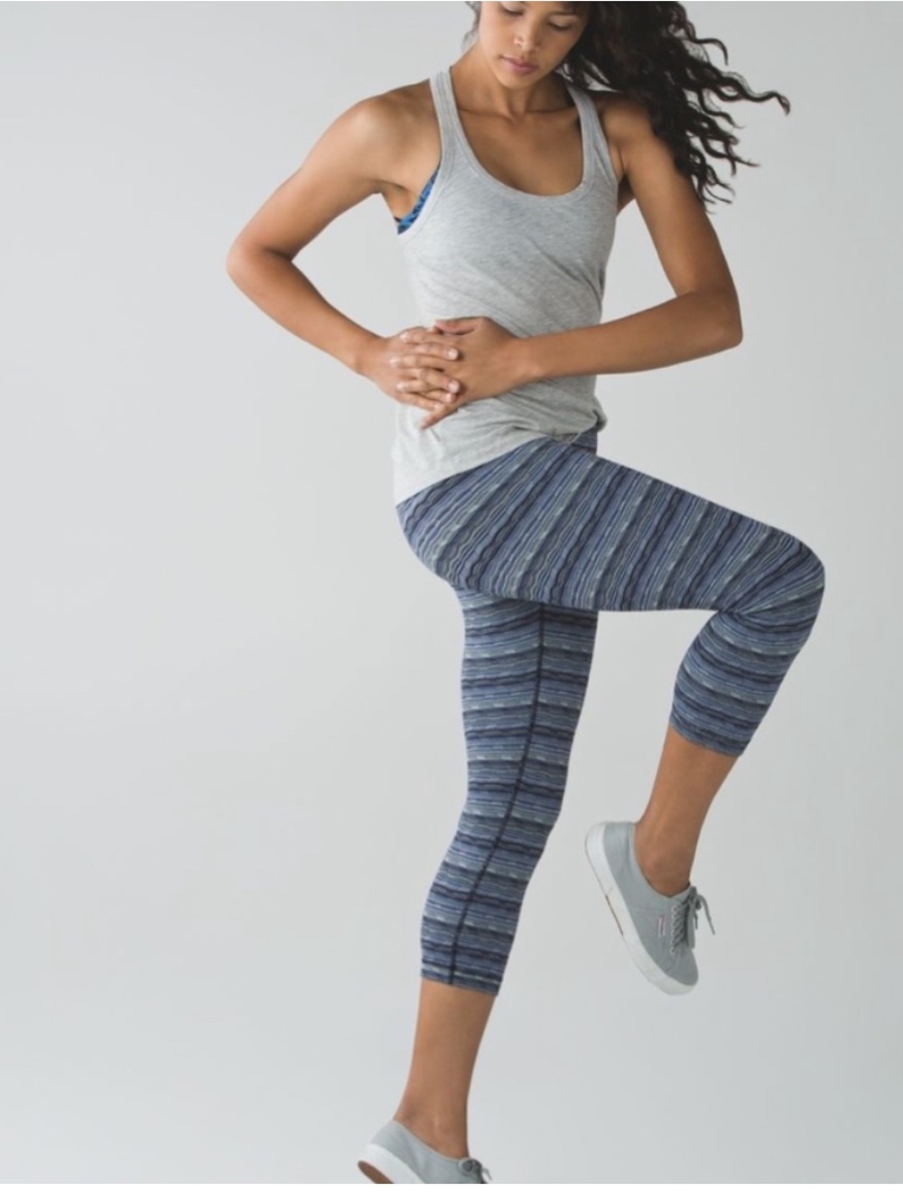 Lululemon Wunder Under Crop blue space dye size 6